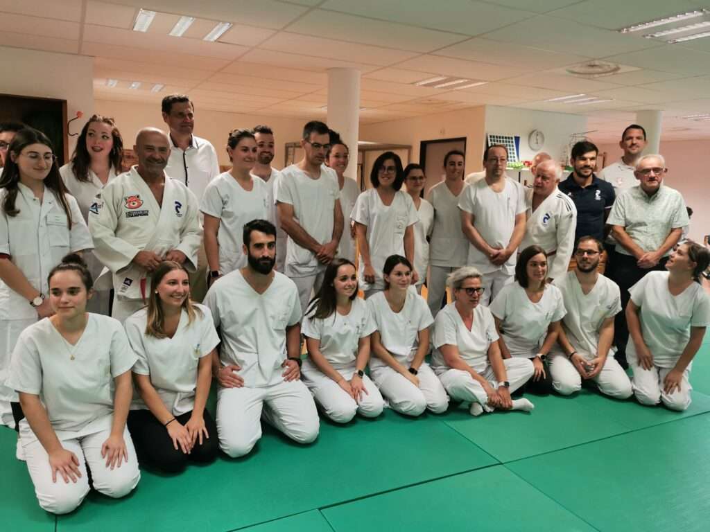 Démonstration de judo au Centre de Rééducation spécialisée du CHI d’Espalion St-Laurent-d’Olt, assurée par des champions internationaux de judo